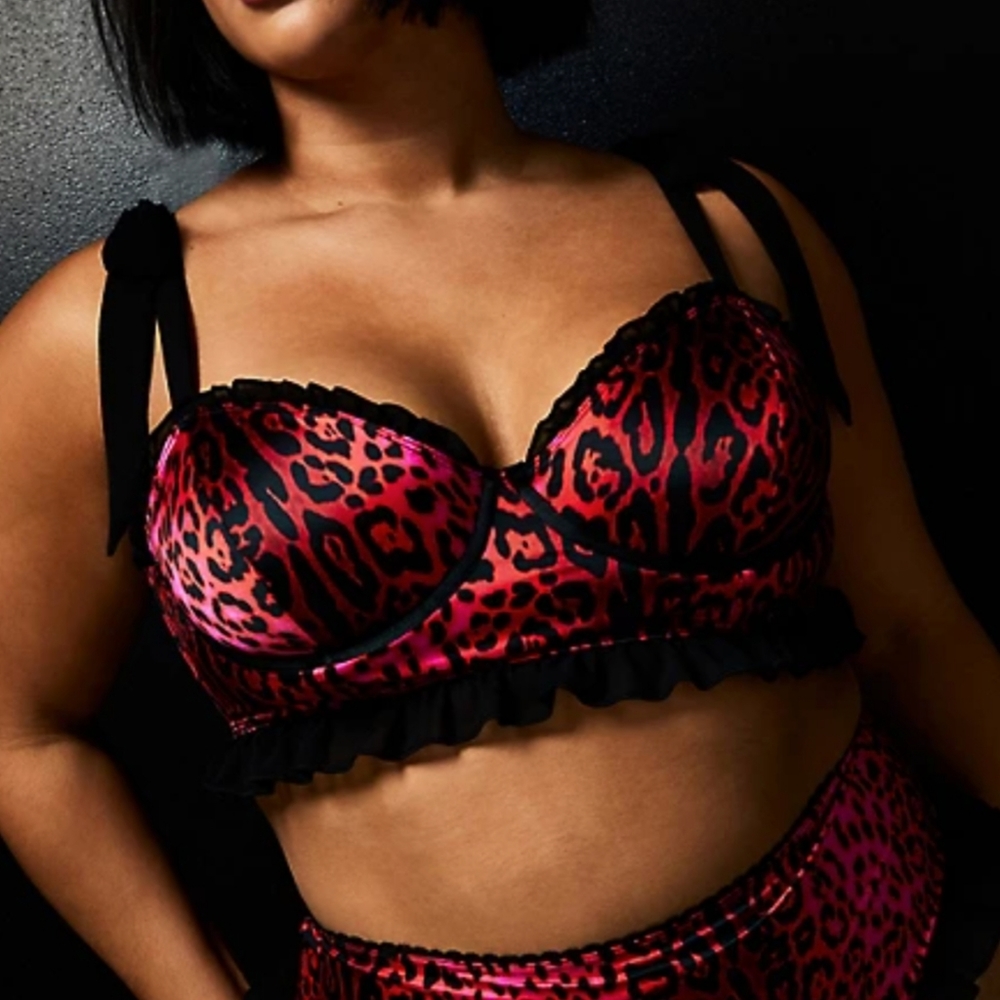 Torrid & Betsey Johnson Bralette plus sz 2 (18/20)